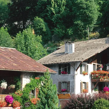 Pia - Charming And Cozy